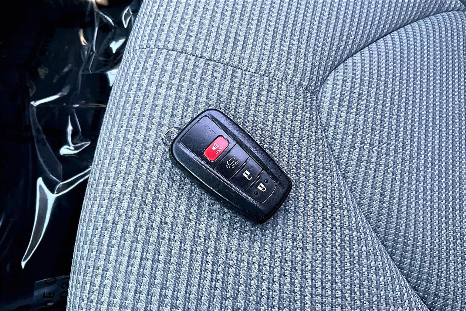Used 2022 Toyota Highlander LE FWD image 13