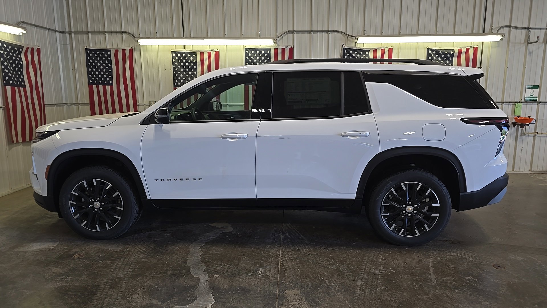 New 2026 Chevrolet Traverse LT w/ Sun and Wheel Package AWD/4WD image 3