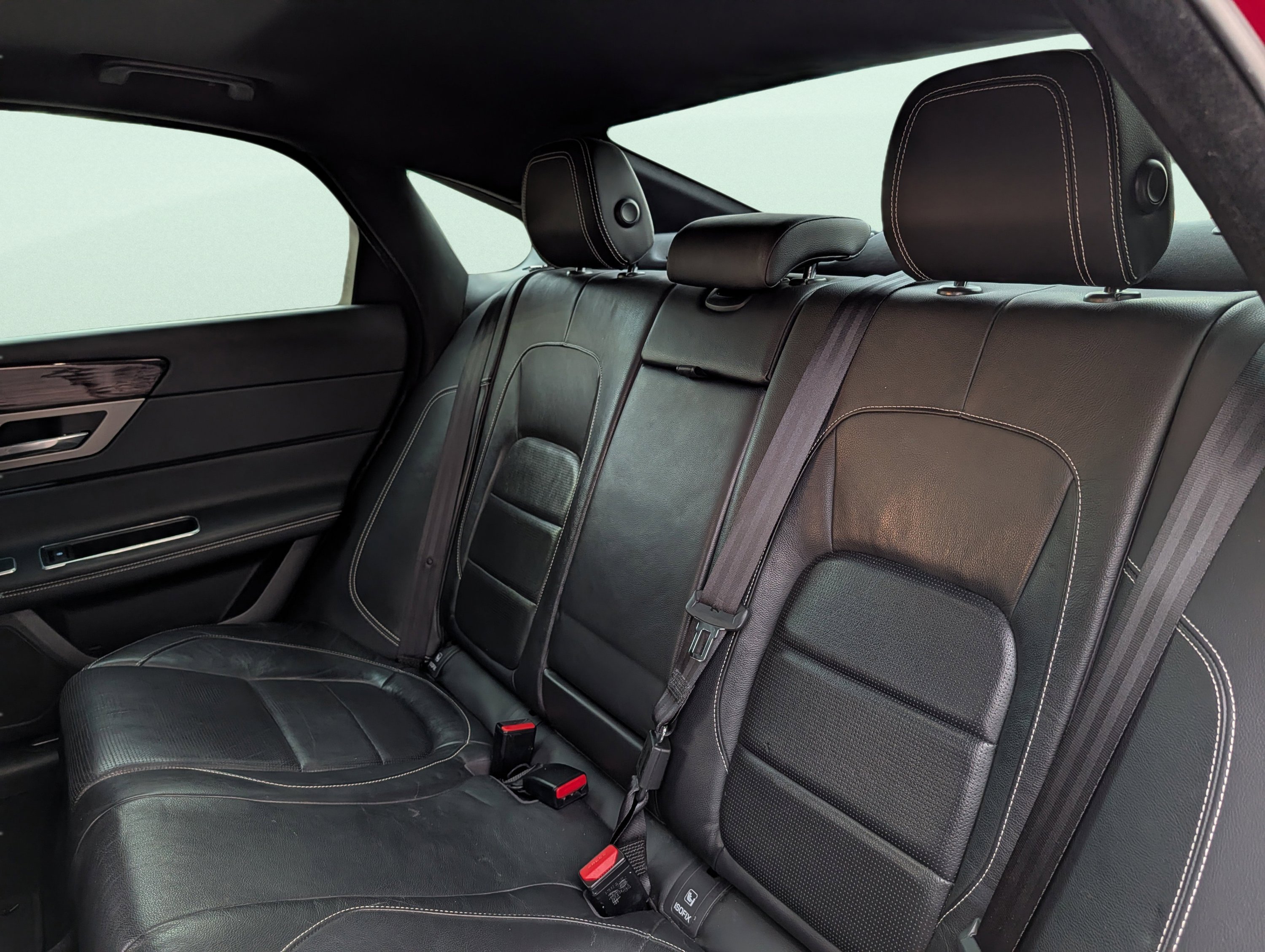 Used 2018 Jaguar XF S image 19