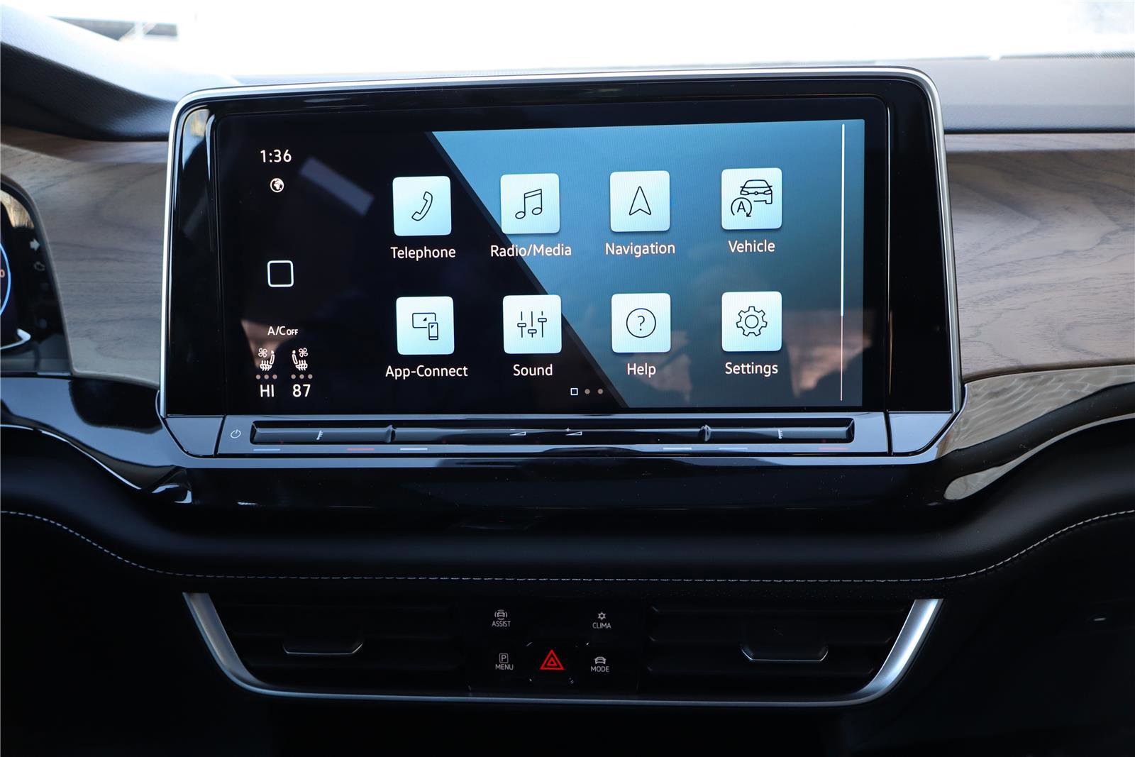 New 2026 Volkswagen Atlas SE image 17