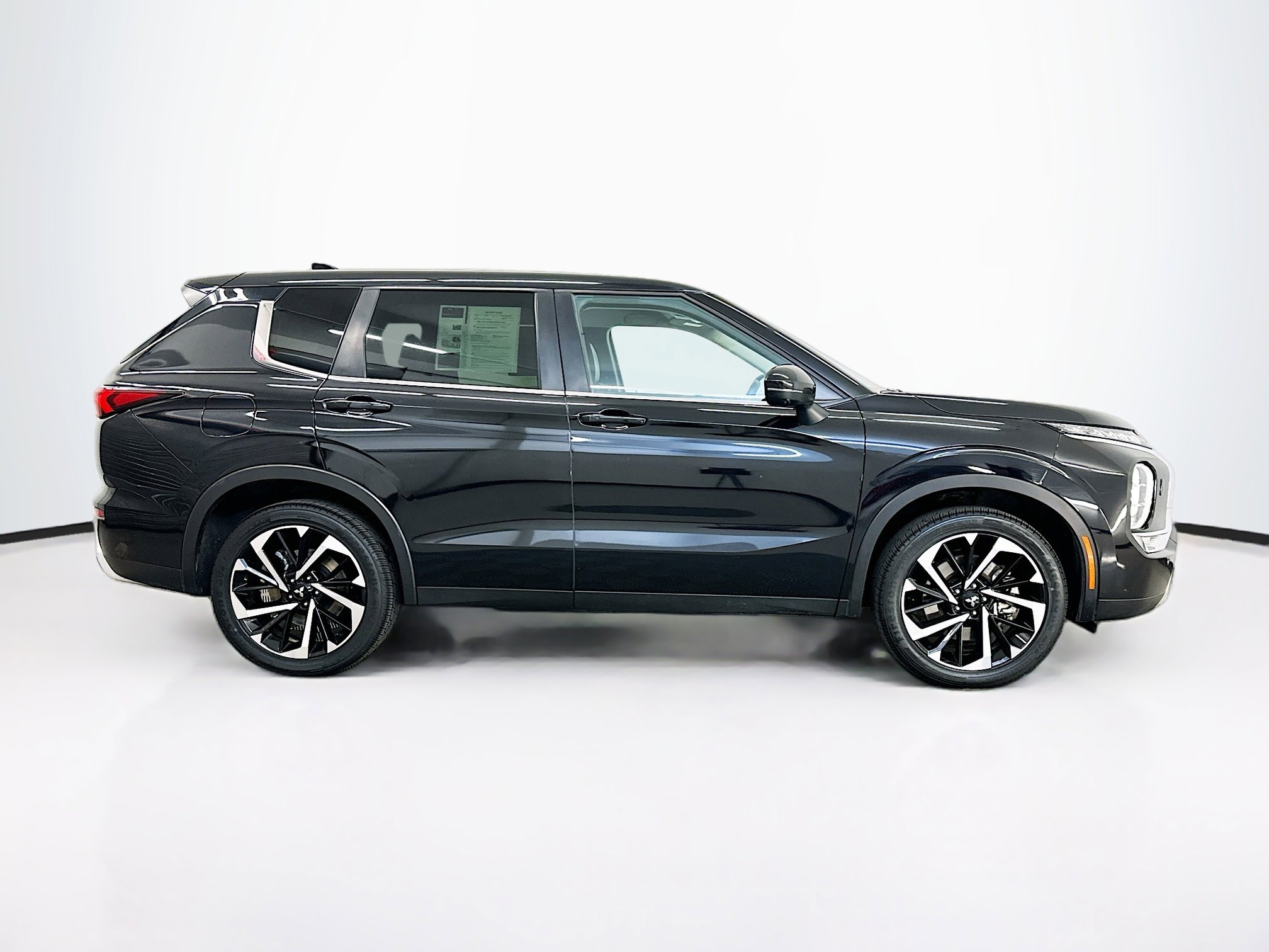 Used 2024 Mitsubishi Outlander SE AWD/4WD image 10
