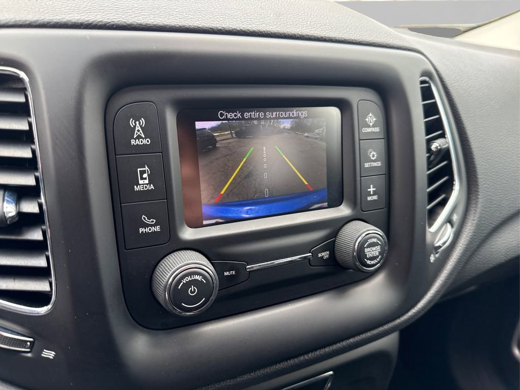Used 2018 Jeep Compass Latitude w/ Cold Weather Group image 32