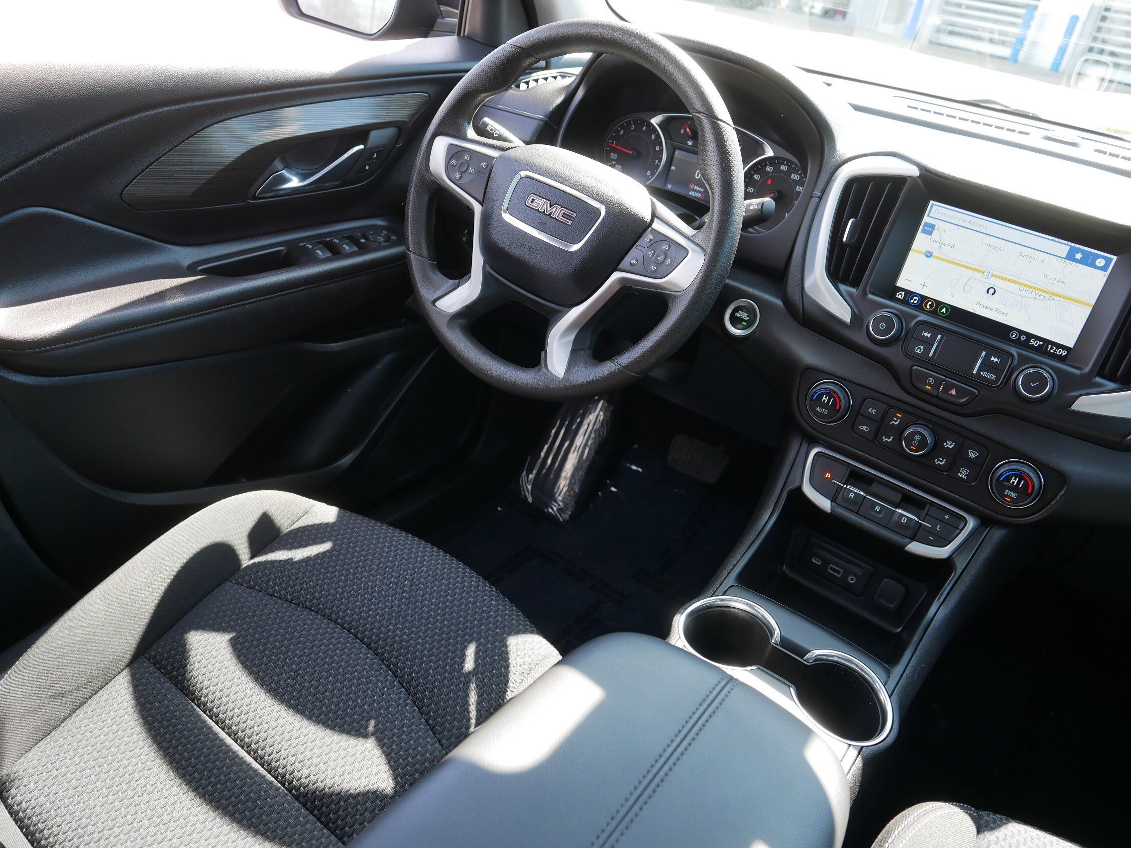Used 2023 GMC Terrain SLE w/ Driver Convenience Package AWD/4WD image 9