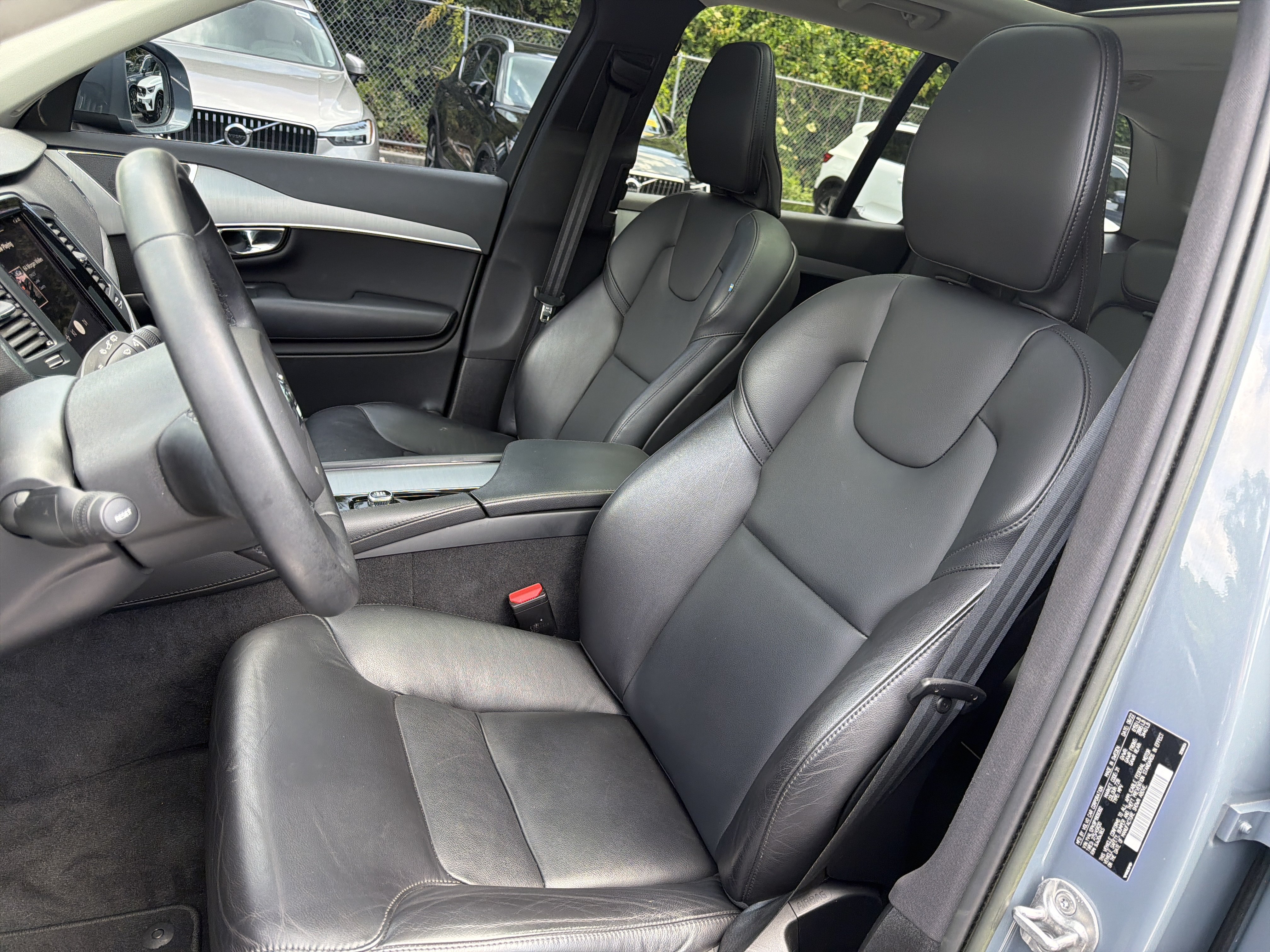 Used 2023 Volvo XC90 B5 Core AWD/4WD image 16