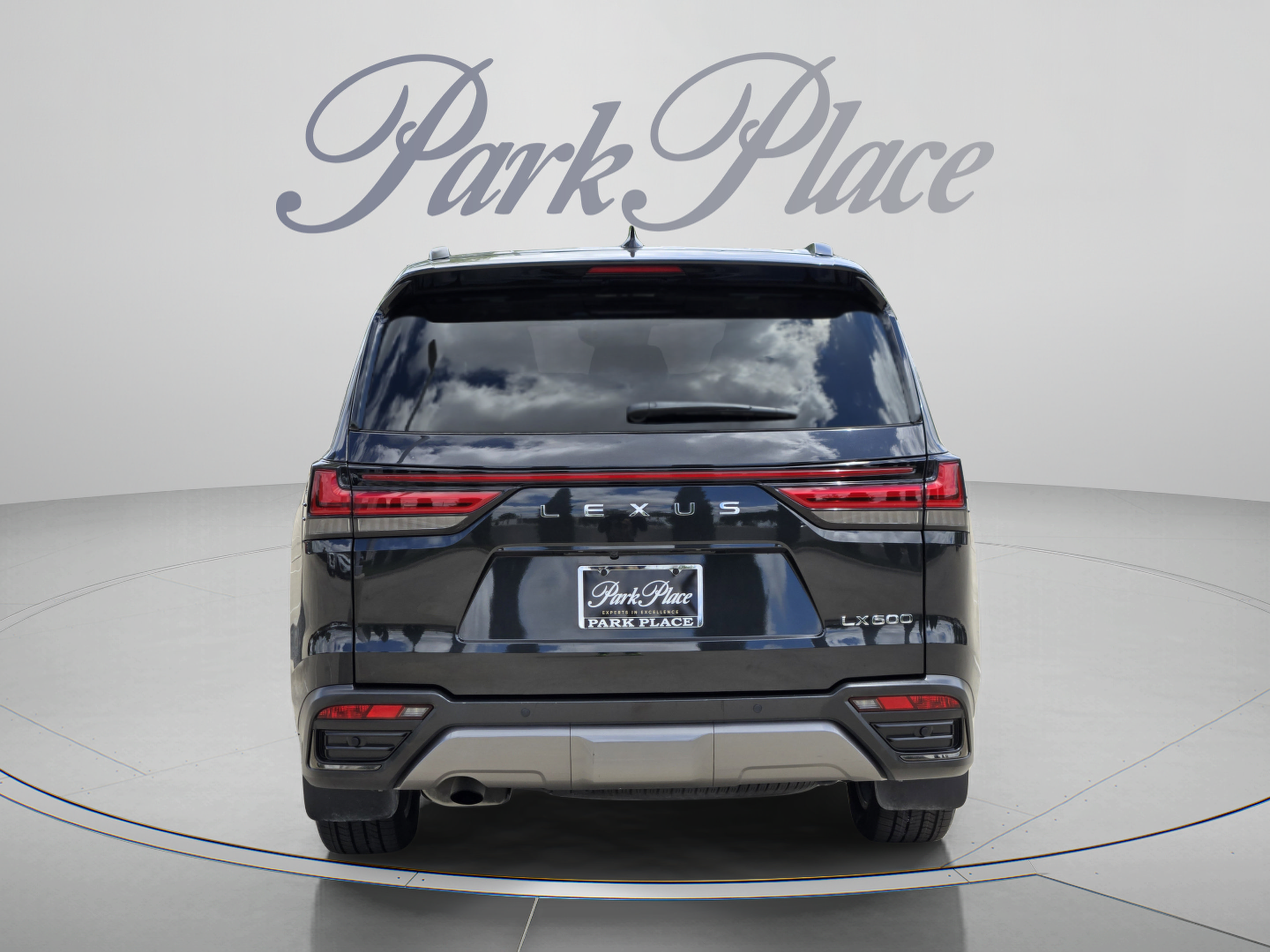 Used 2023 Lexus LX 600 4WD w/ Appearance Package image 4