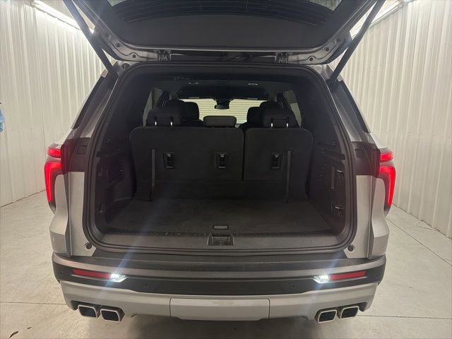 Used 2025 Chevrolet Traverse LT w/ Driver Confidence Package image 23