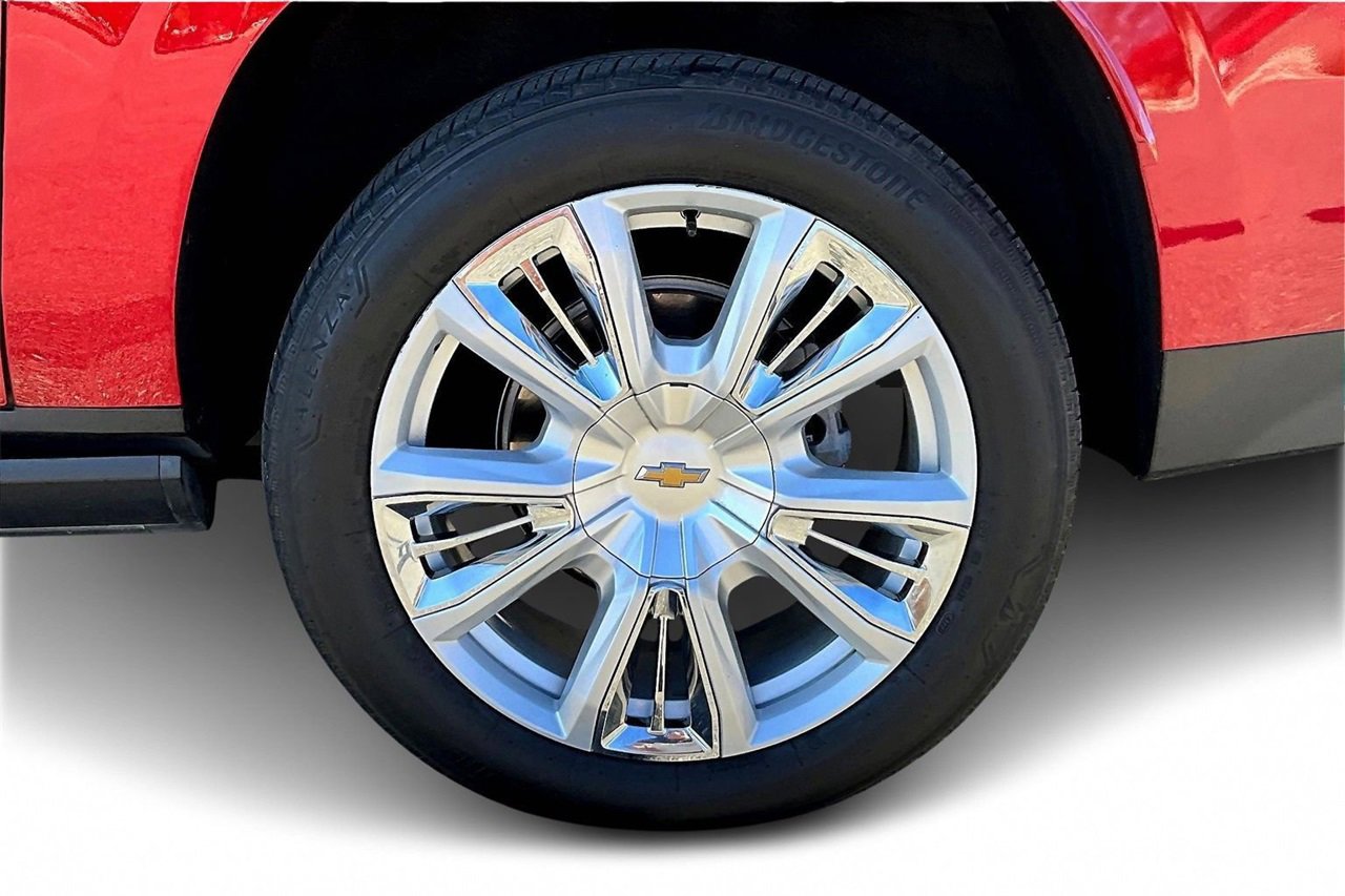 Used 2024 Chevrolet Suburban High Country image 35