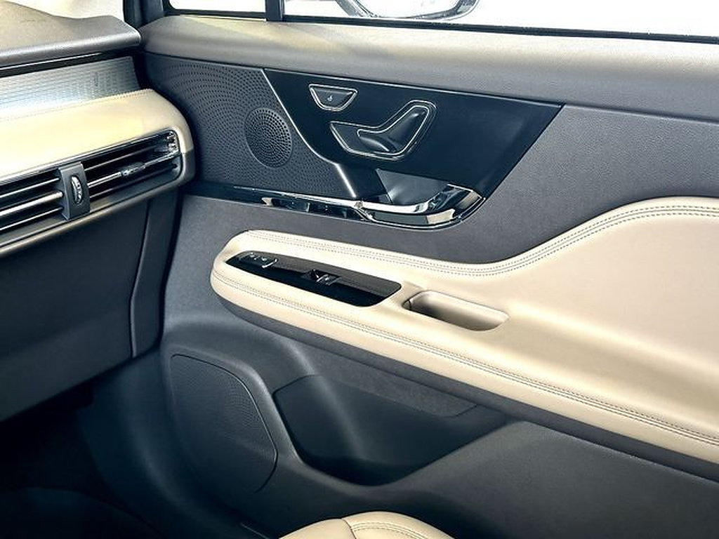 Used 2023 Lincoln Corsair FWD image 27