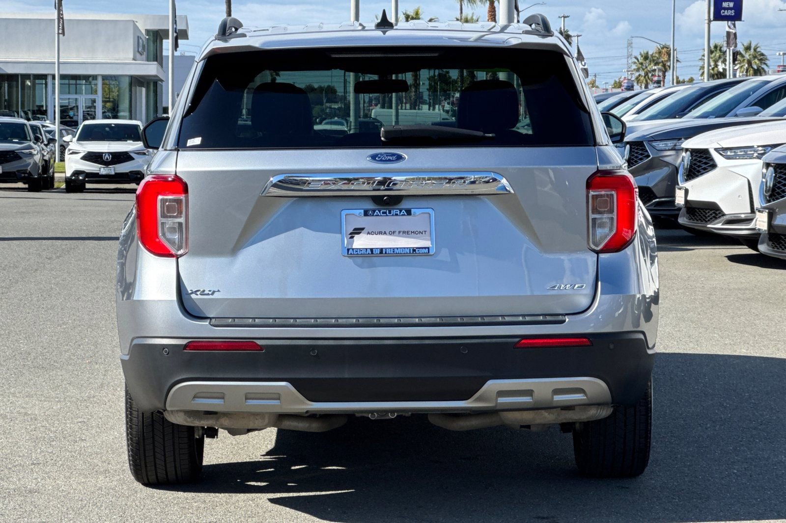 Used 2022 Ford Explorer XLT w/ Equipment Group 202A image 5