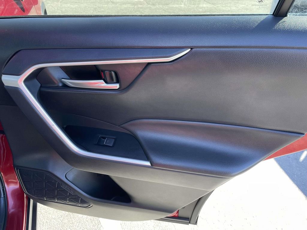 Used 2025 Toyota RAV4 XLE image 42