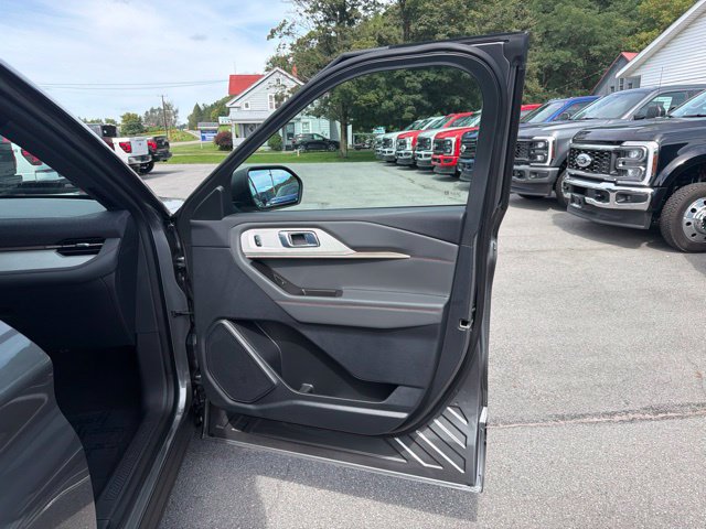 Used 2027 Ford Explorer Active AWD/4WD image 27