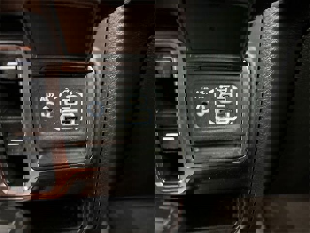 Used 2022 Jeep Wrangler Unlimited Rubicon w/ Cold Weather Group image 35