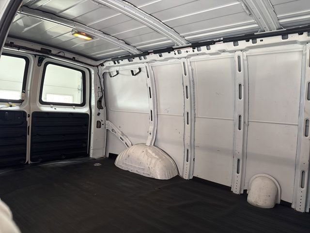 Used 2009 GMC Savana 2500 image 9