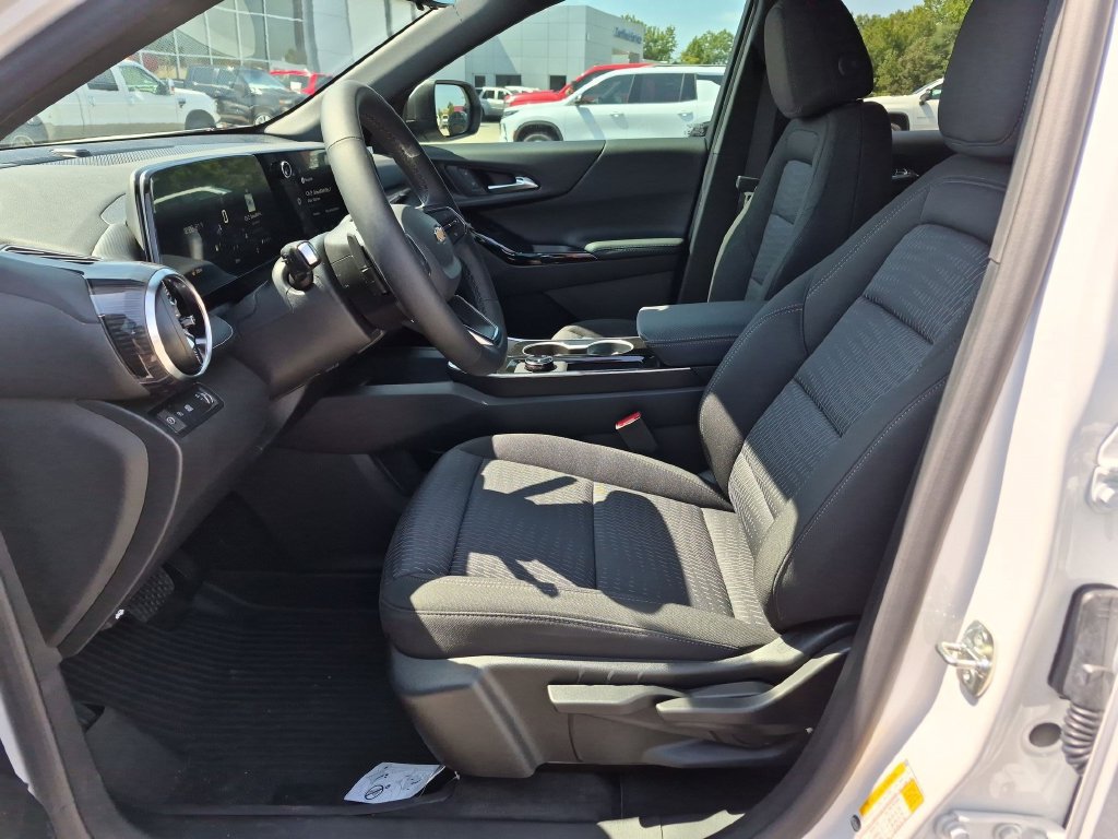 New 2027 Chevrolet Equinox LT w/ Safety and Technology Package FWD image 17