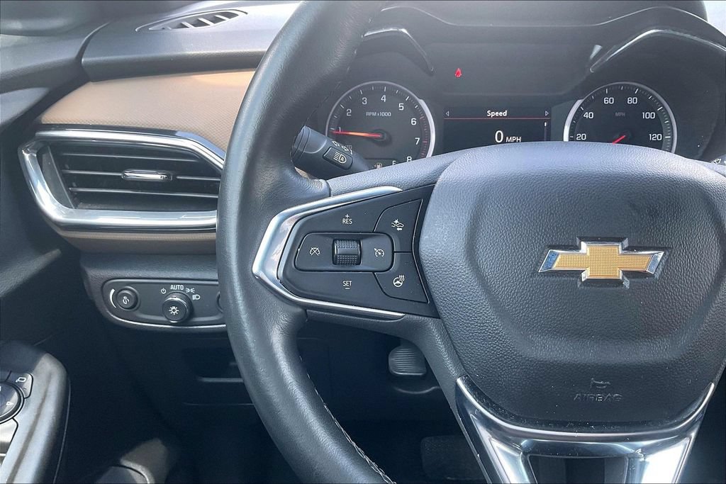Used 2022 Chevrolet TrailBlazer ACTIV w/ Technology Package FWD image 11