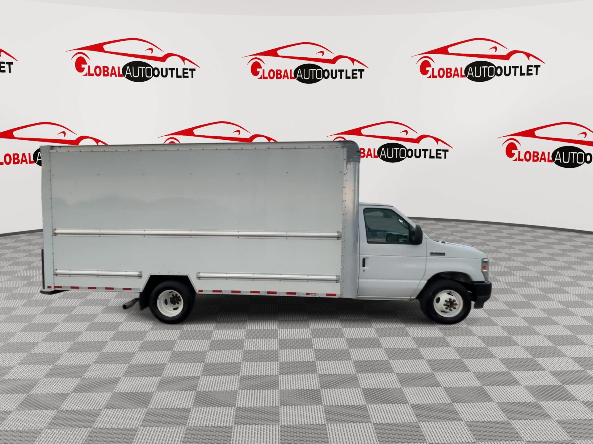 Used 2021 Ford E-350 and Econoline 350 Super Duty RWD image 2