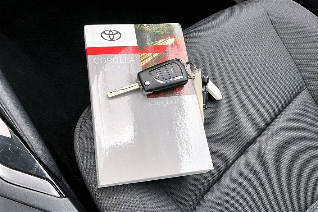 Used 2024 Toyota Corolla LE image 28