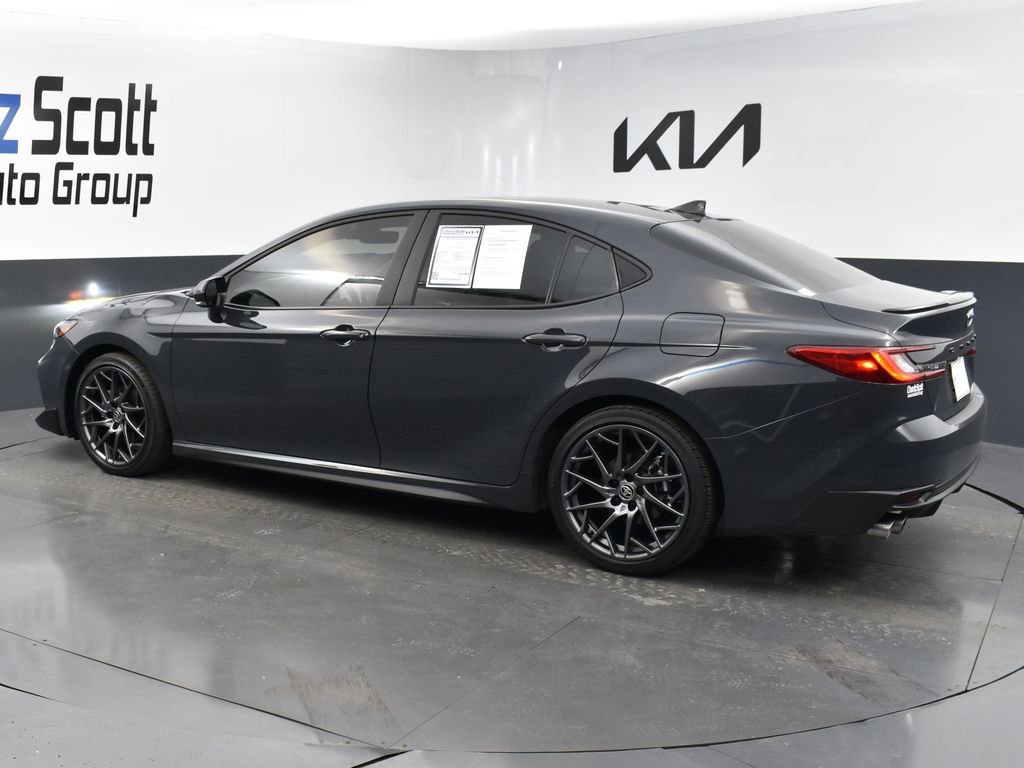 Used 2025 Toyota Camry SE w/ Convenience Package image 3