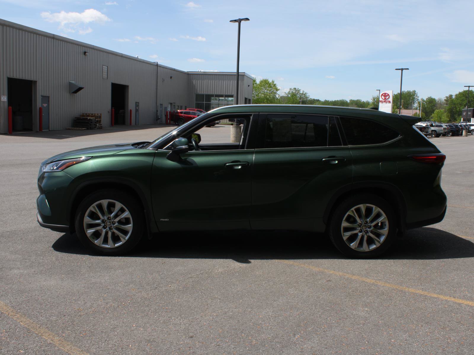 Used 2023 Toyota Highlander Limited AWD/4WD image 5