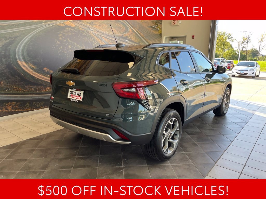 Used 2025 Chevrolet Trax LT FWD image 5