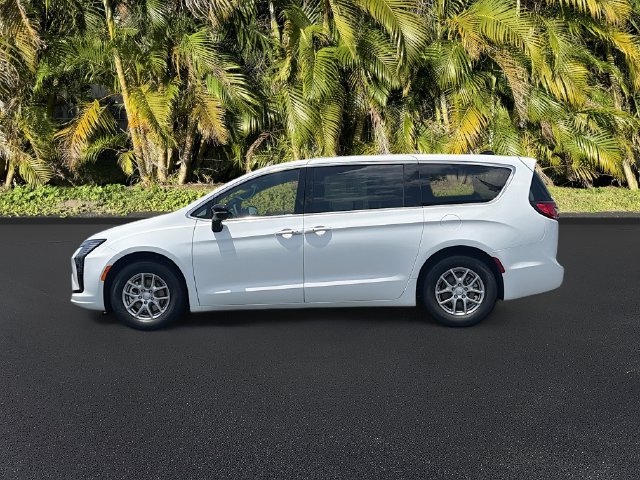 New 2027 Chrysler Pacifica Select FWD image 8