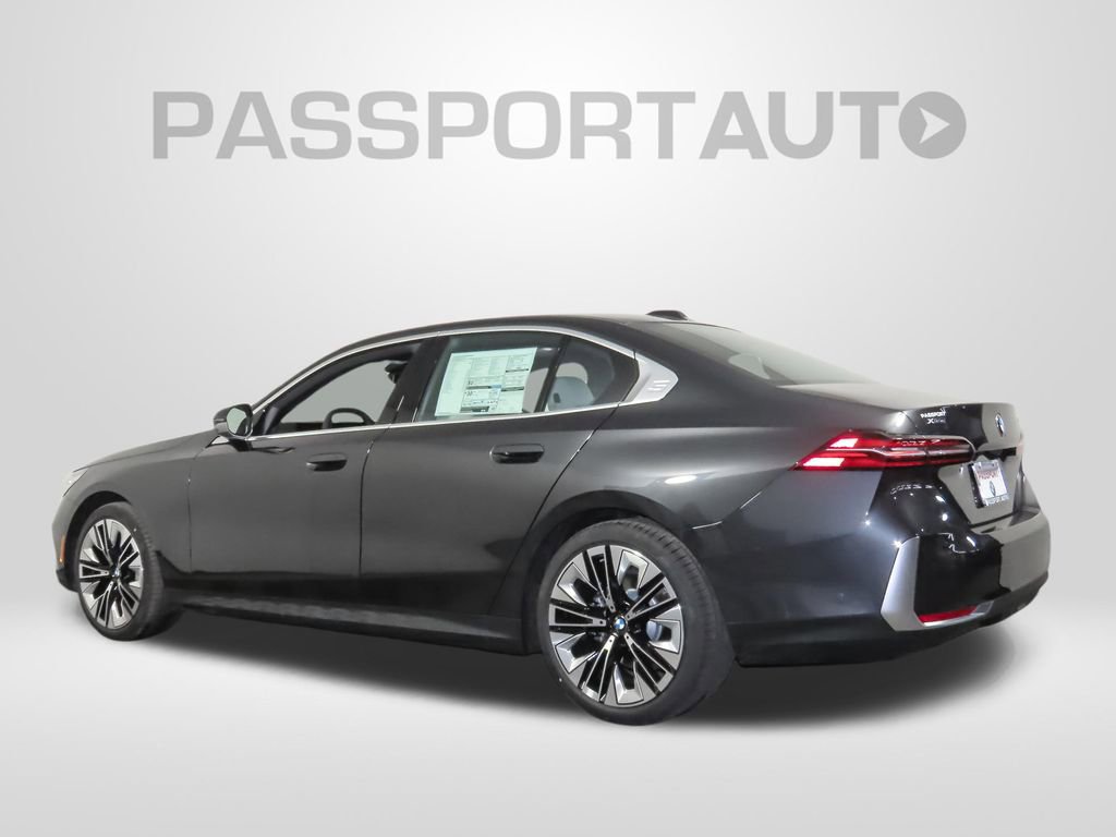 Used 2025 BMW 530i xDrive w/ Premium Package AWD/4WD image 3