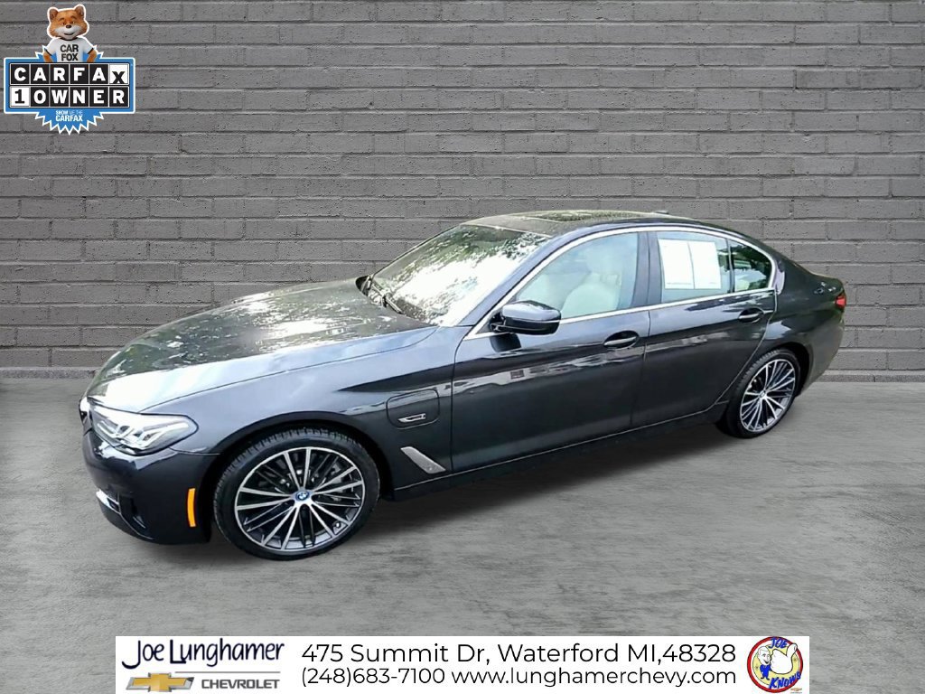 Used 2023 BMW 530e xDrive w/ Premium Package AWD/4WD image 4