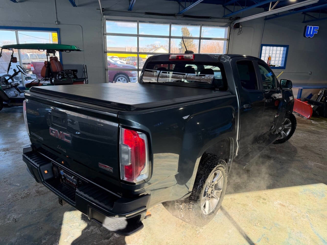 Used 2015 GMC Canyon SLE image 2