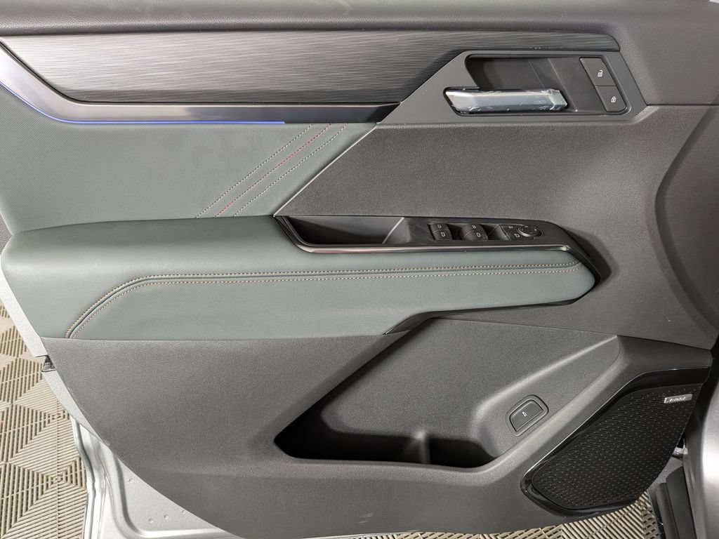 New 2026 GMC Acadia AT4 w/ Luxury Package AWD/4WD image 15