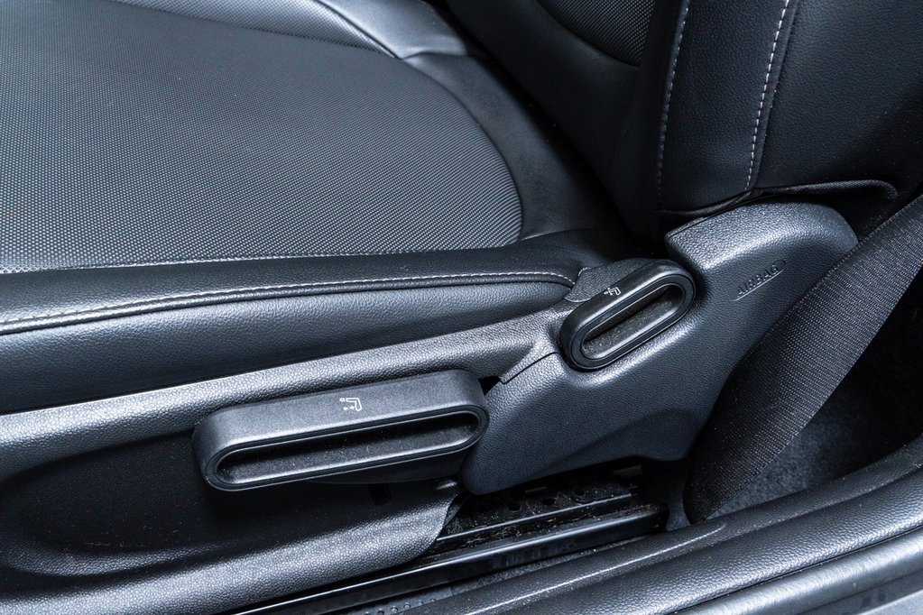 Used 2022 MINI Cooper 2-Door Hardtop image 19