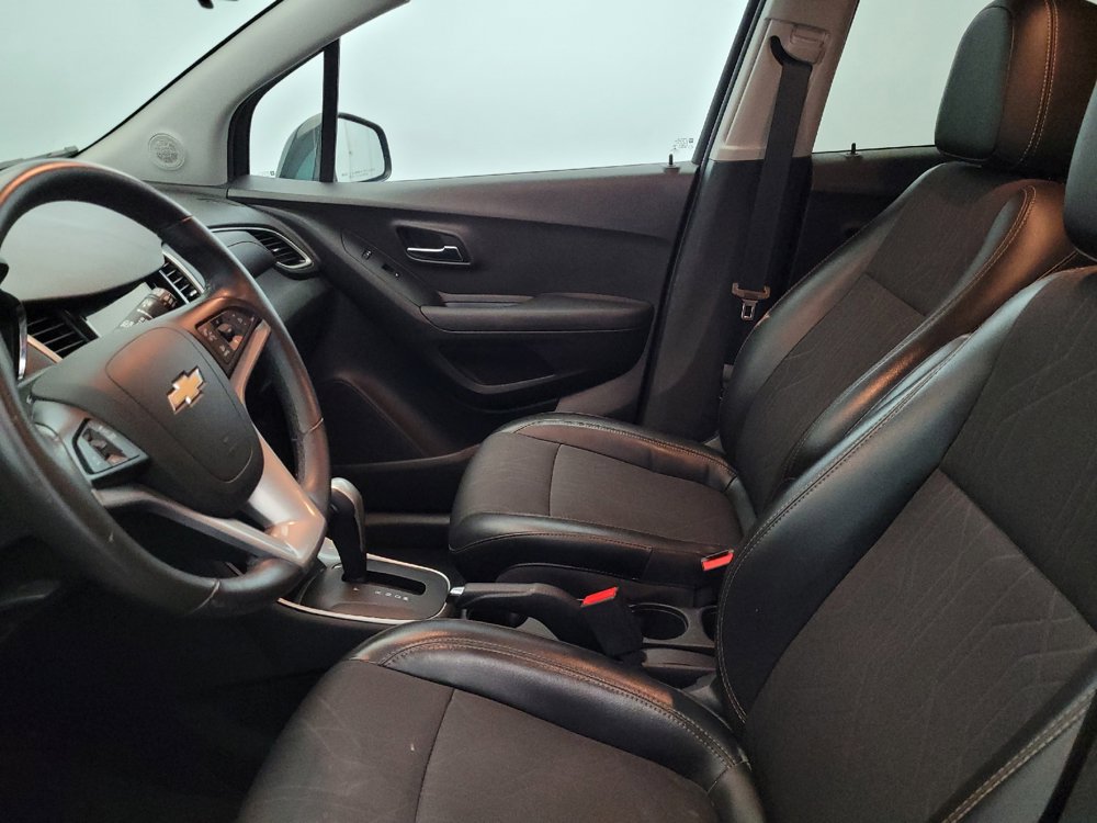 Used 2018 Chevrolet Trax LT w/ LT Convenience Package FWD image 17