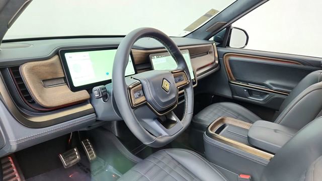 Used 2025 Rivian R1T Premium image 19