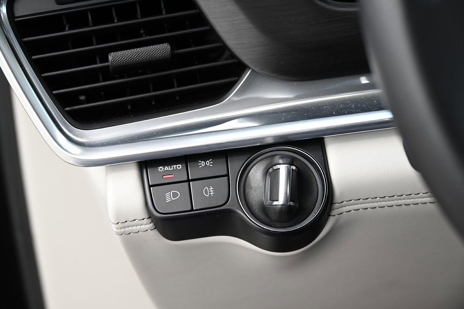 Used 2023 Porsche Panamera GTS image 49