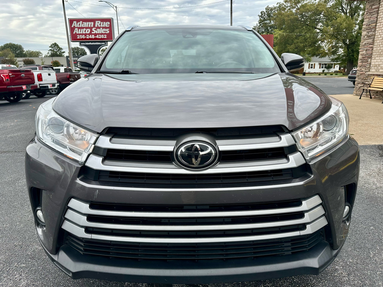 Used 2019 Toyota Highlander XLE image 3