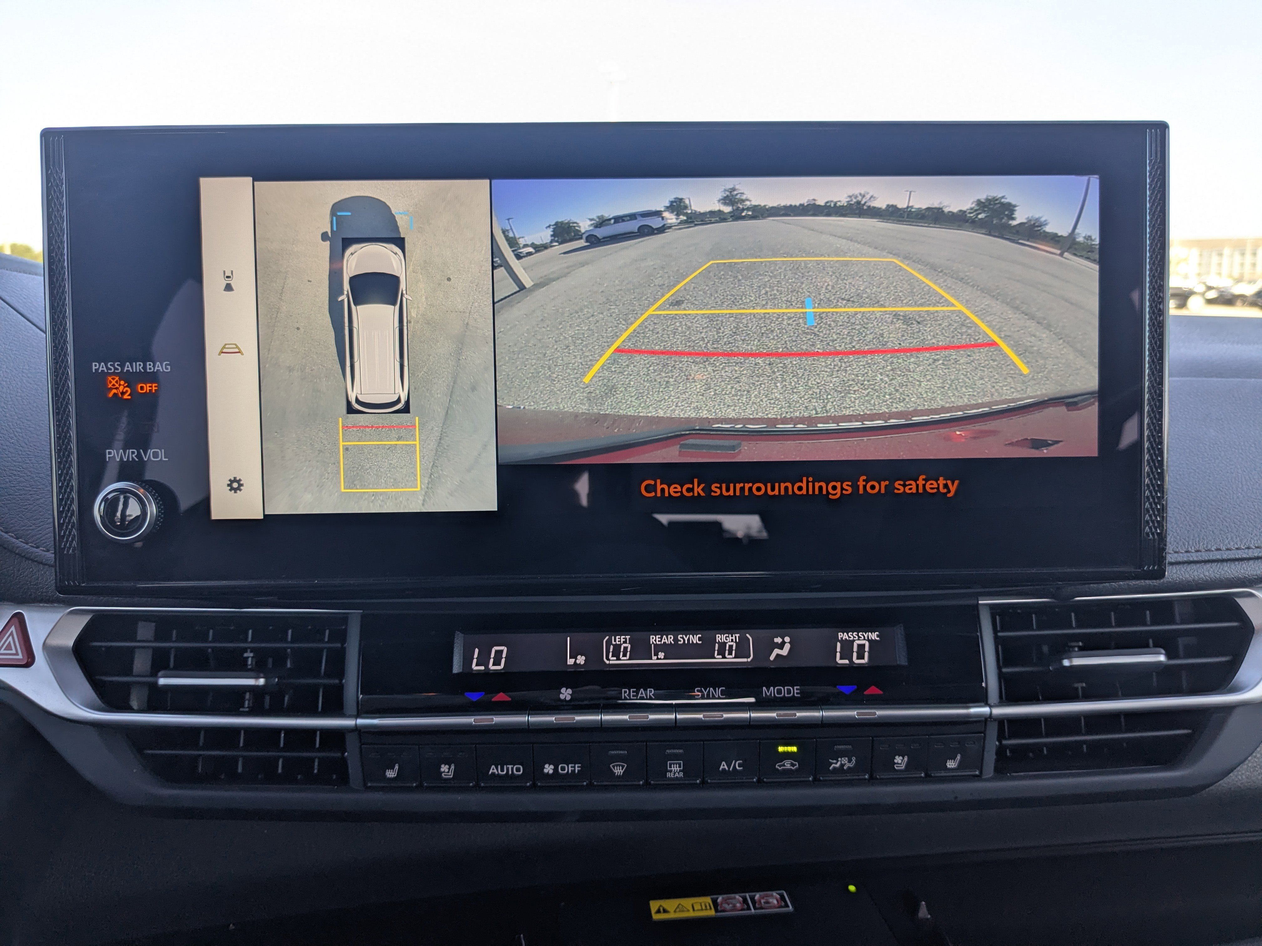 Used 2025 Toyota Sienna Platinum image 31