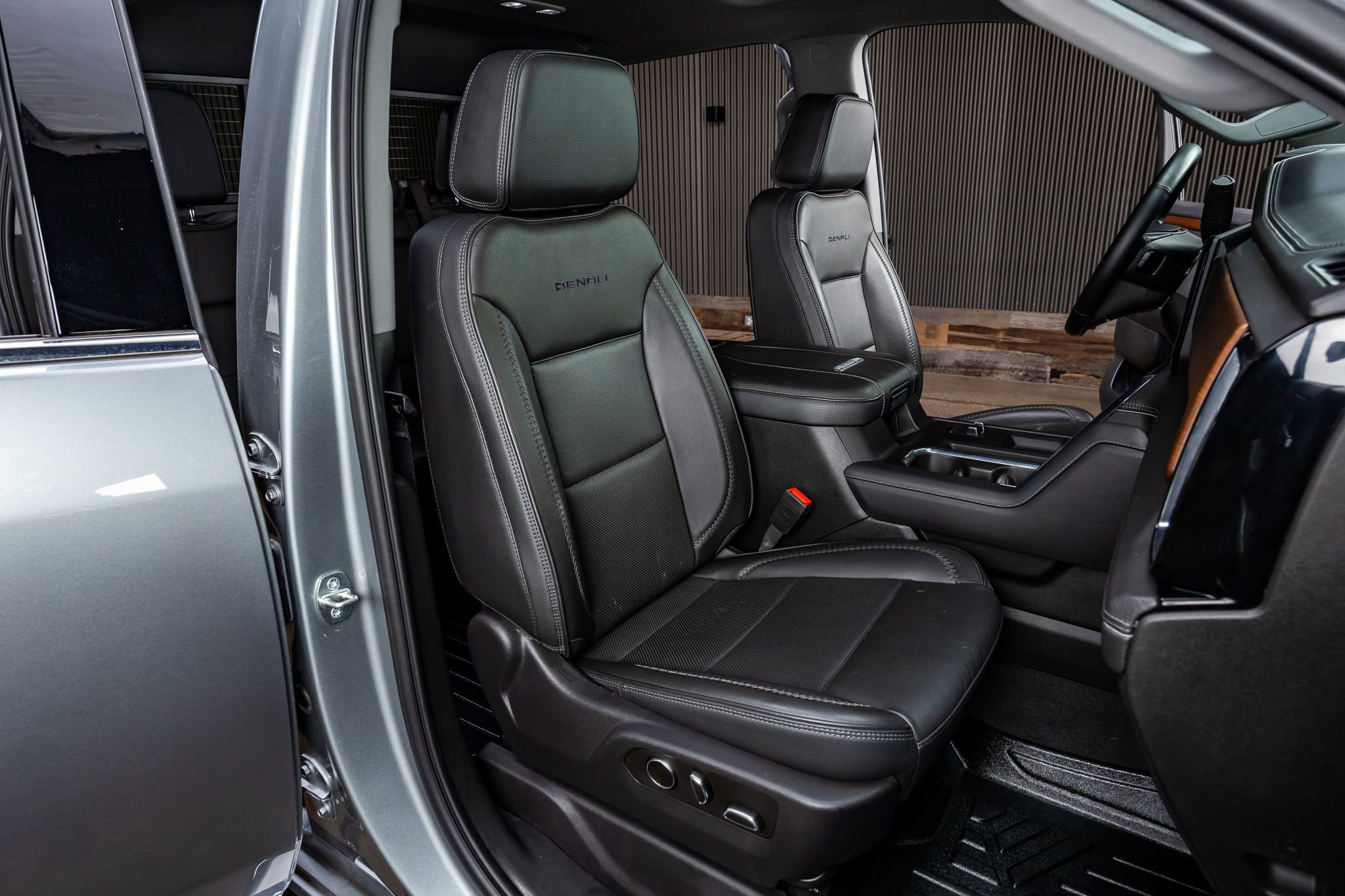 Used 2024 GMC Sierra 3500 Denali w/ Denali Reserve Package image 30