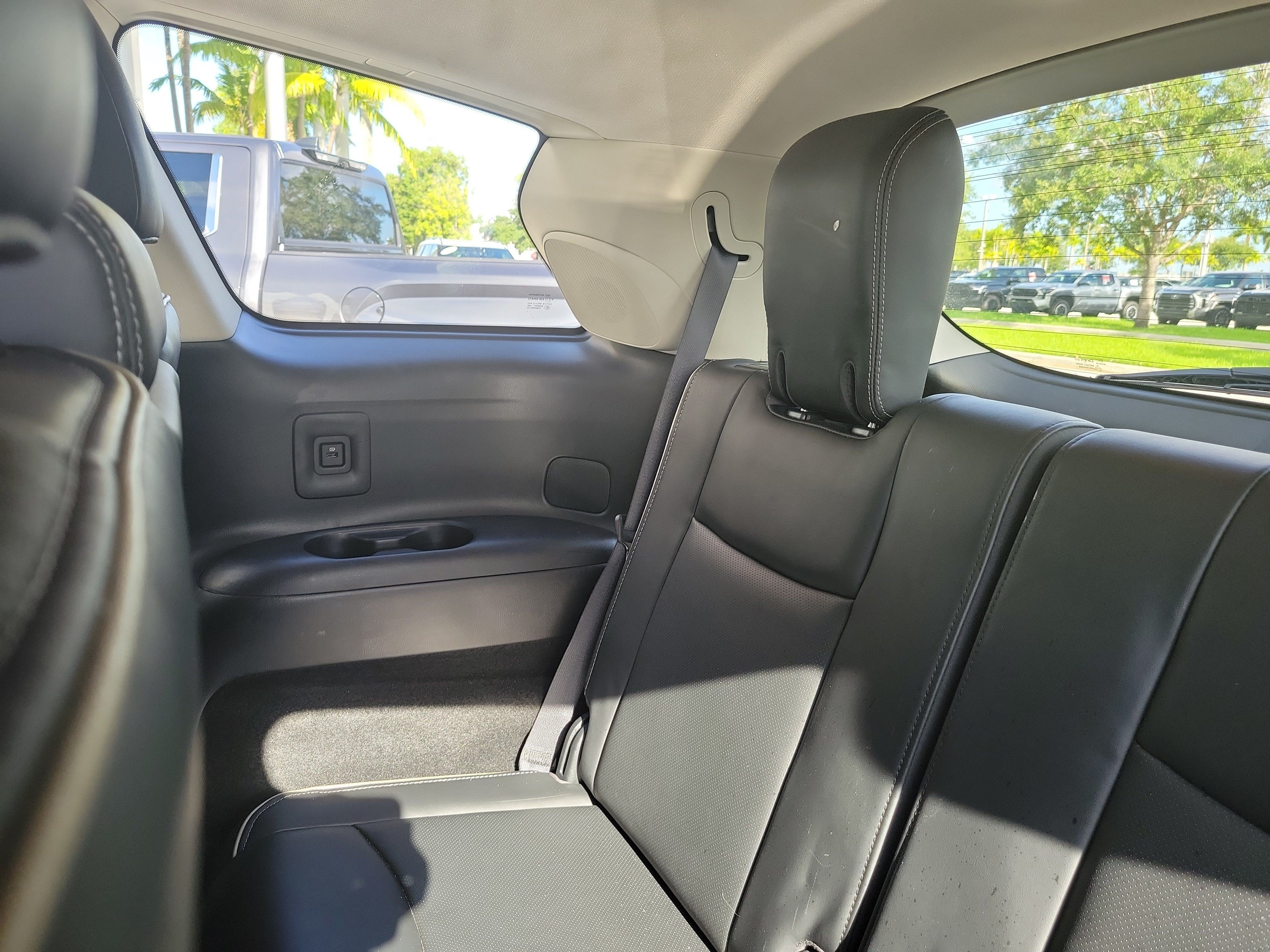 Used 2020 INFINITI QX60 Luxe w/ Essential Package FWD image 14