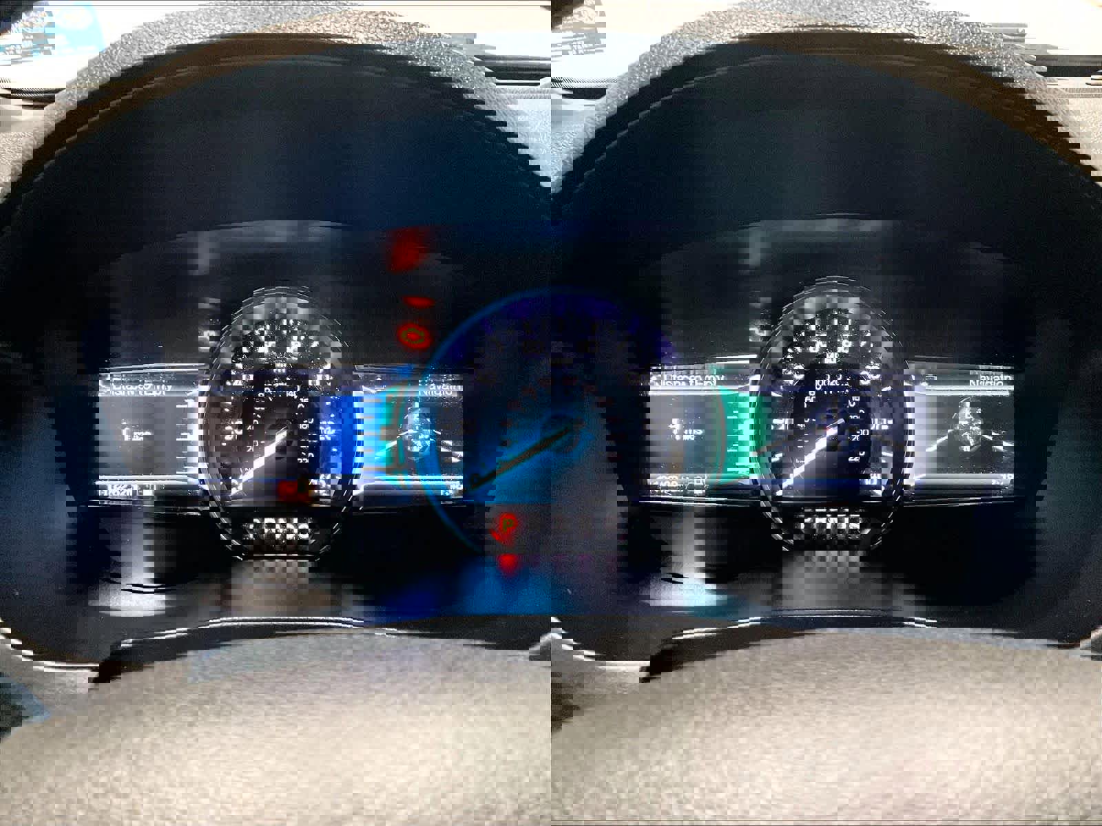 Used 2017 Ford Explorer XLT w/ Equipment Group 202A AWD/4WD image 26