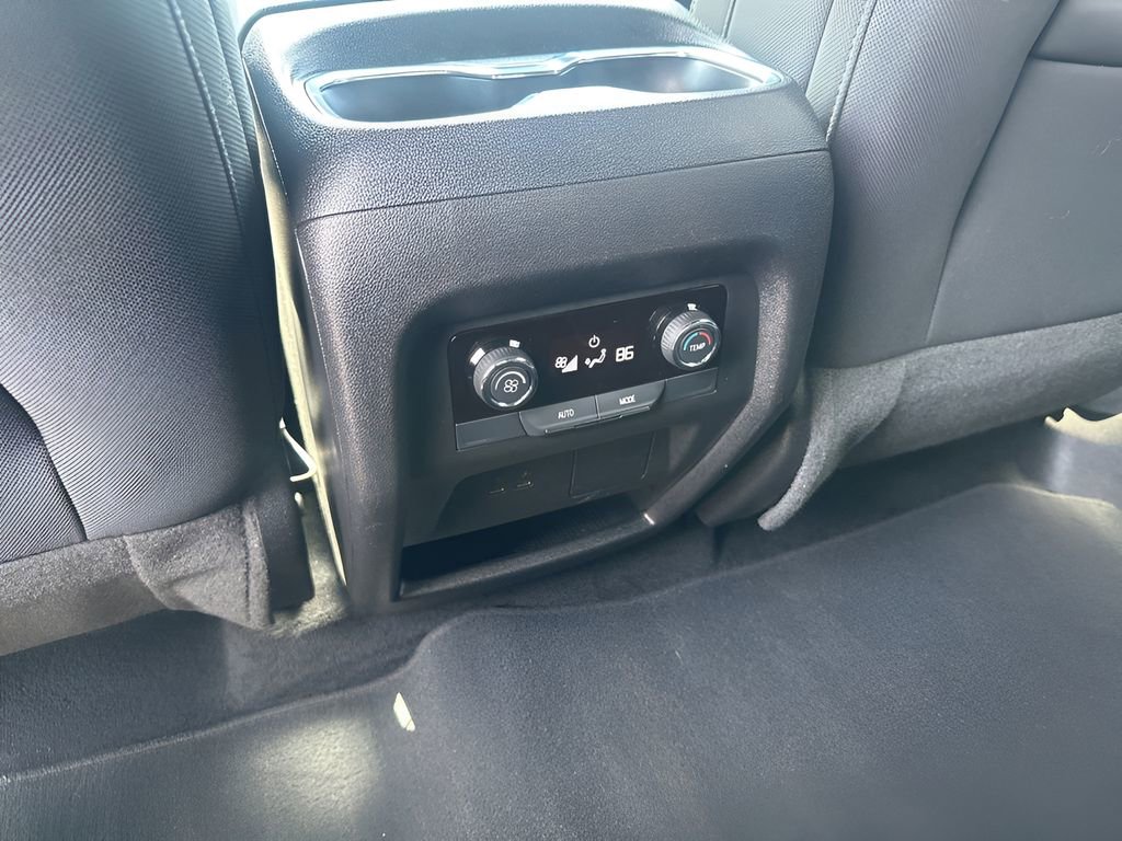 Used 2025 Chevrolet Traverse LT image 21