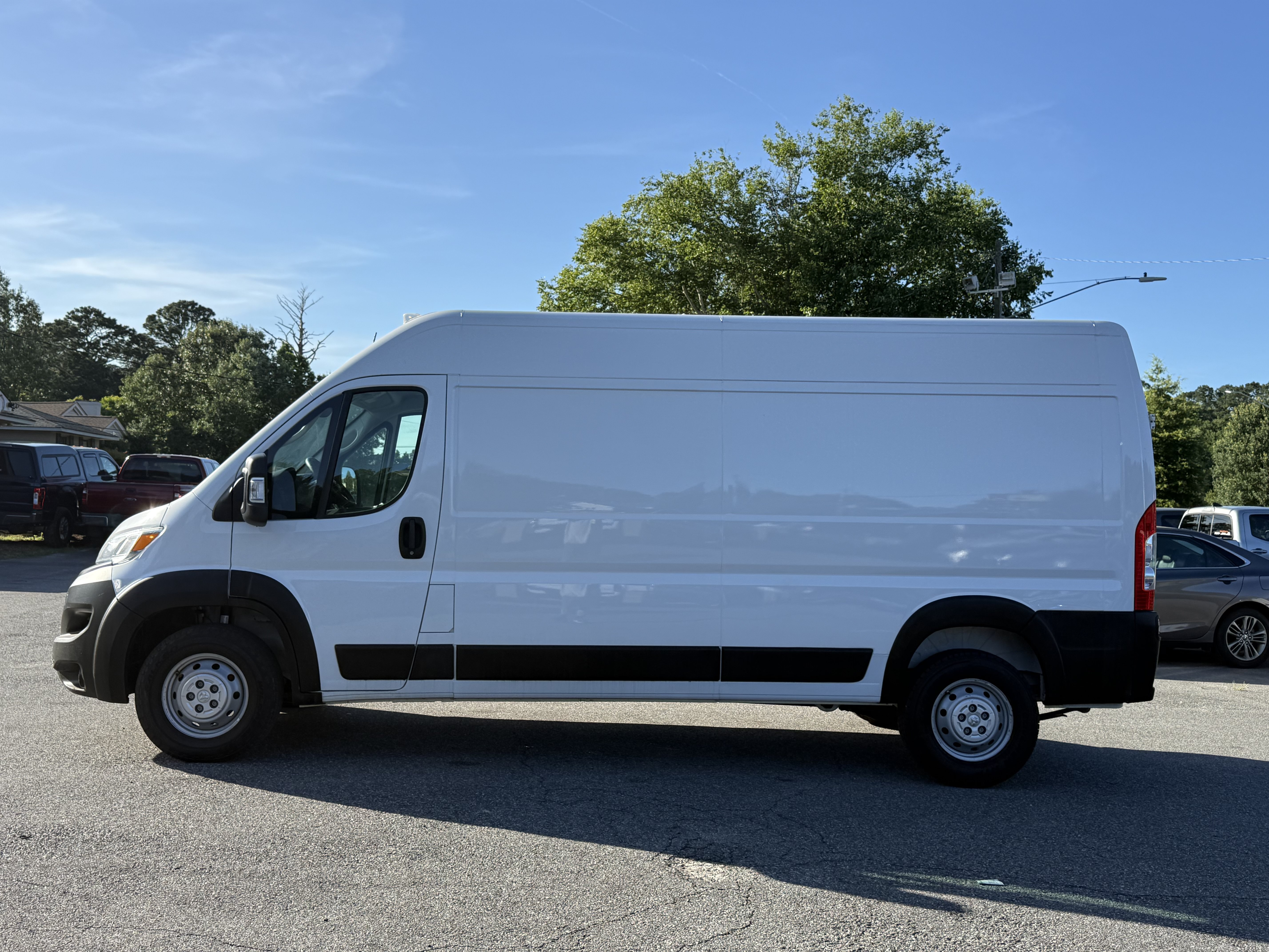 Used 2023 RAM ProMaster 2500 FWD image 13