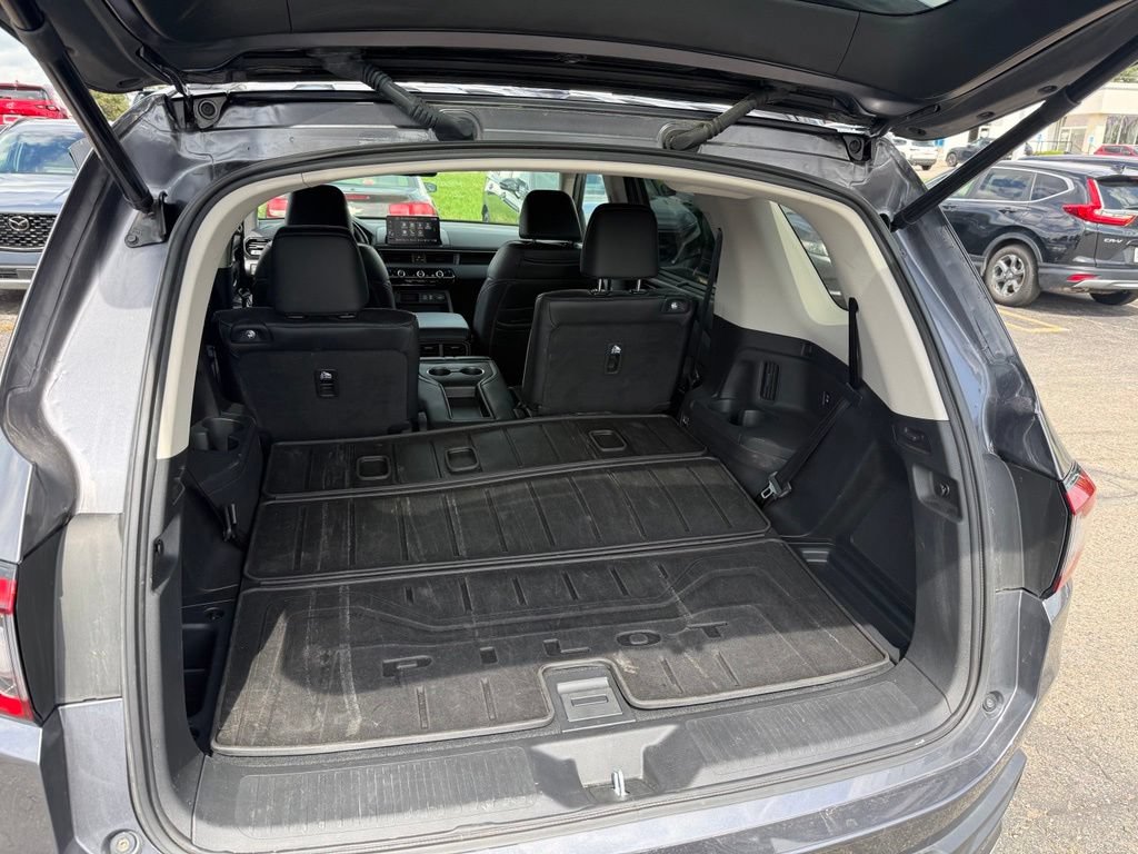 Used 2025 Honda Pilot Elite image 5