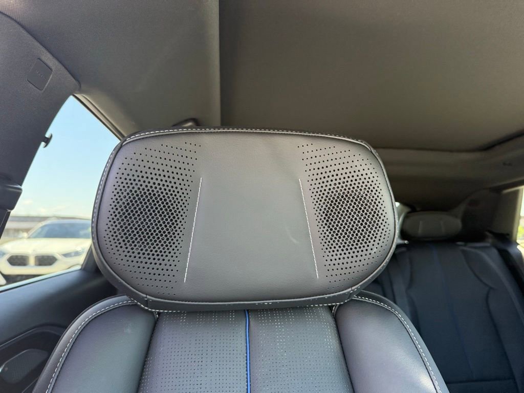 Certified 2025 Cadillac Lyriq Luxury AWD/4WD image 33