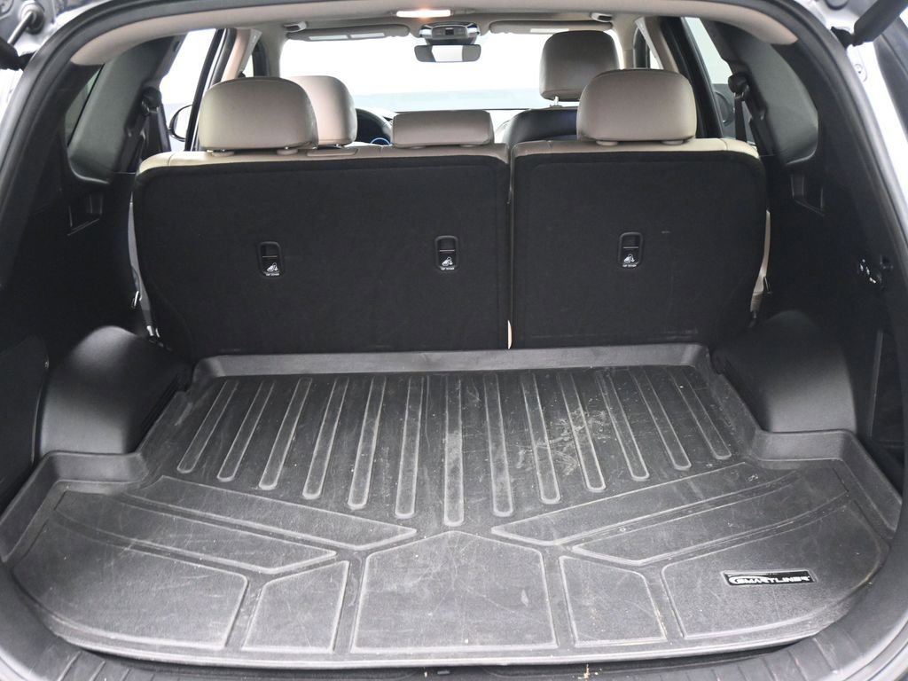 Used 2023 Hyundai Santa Fe SEL w/ Premium Package FWD image 3