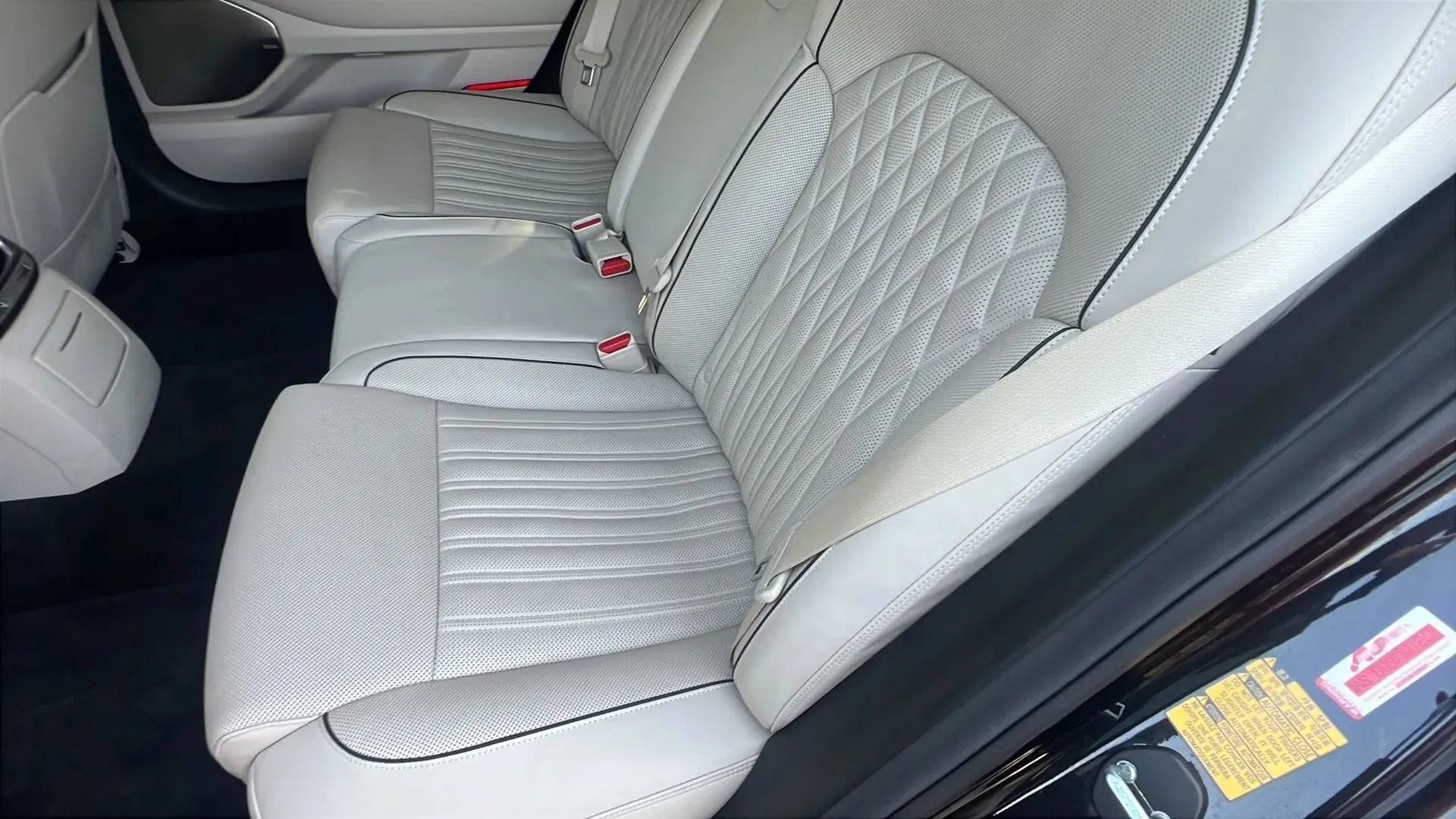 Used 2021 Genesis G90 5.0 Ultimate RWD image 21