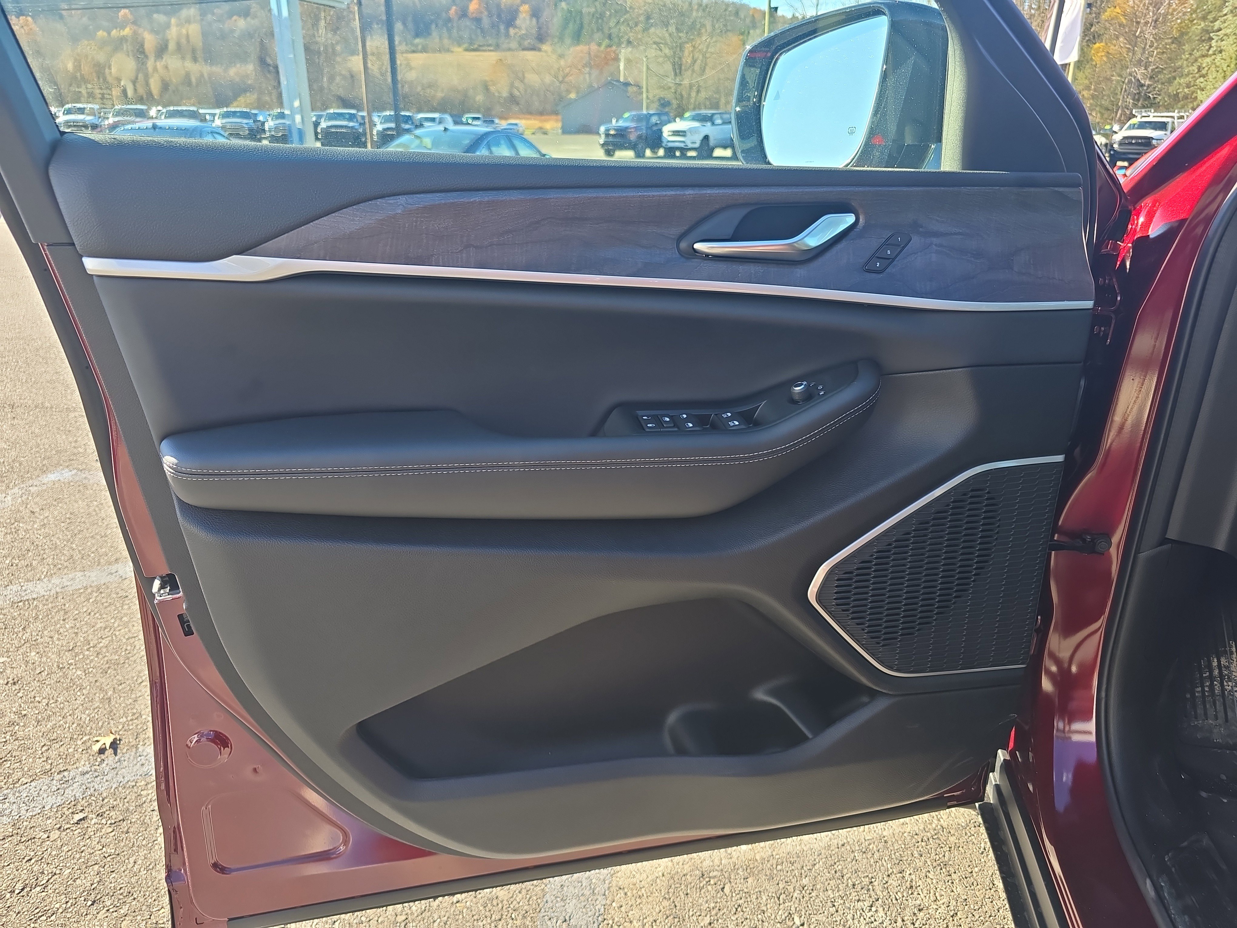 New 2025 Jeep Grand Cherokee Limited image 16