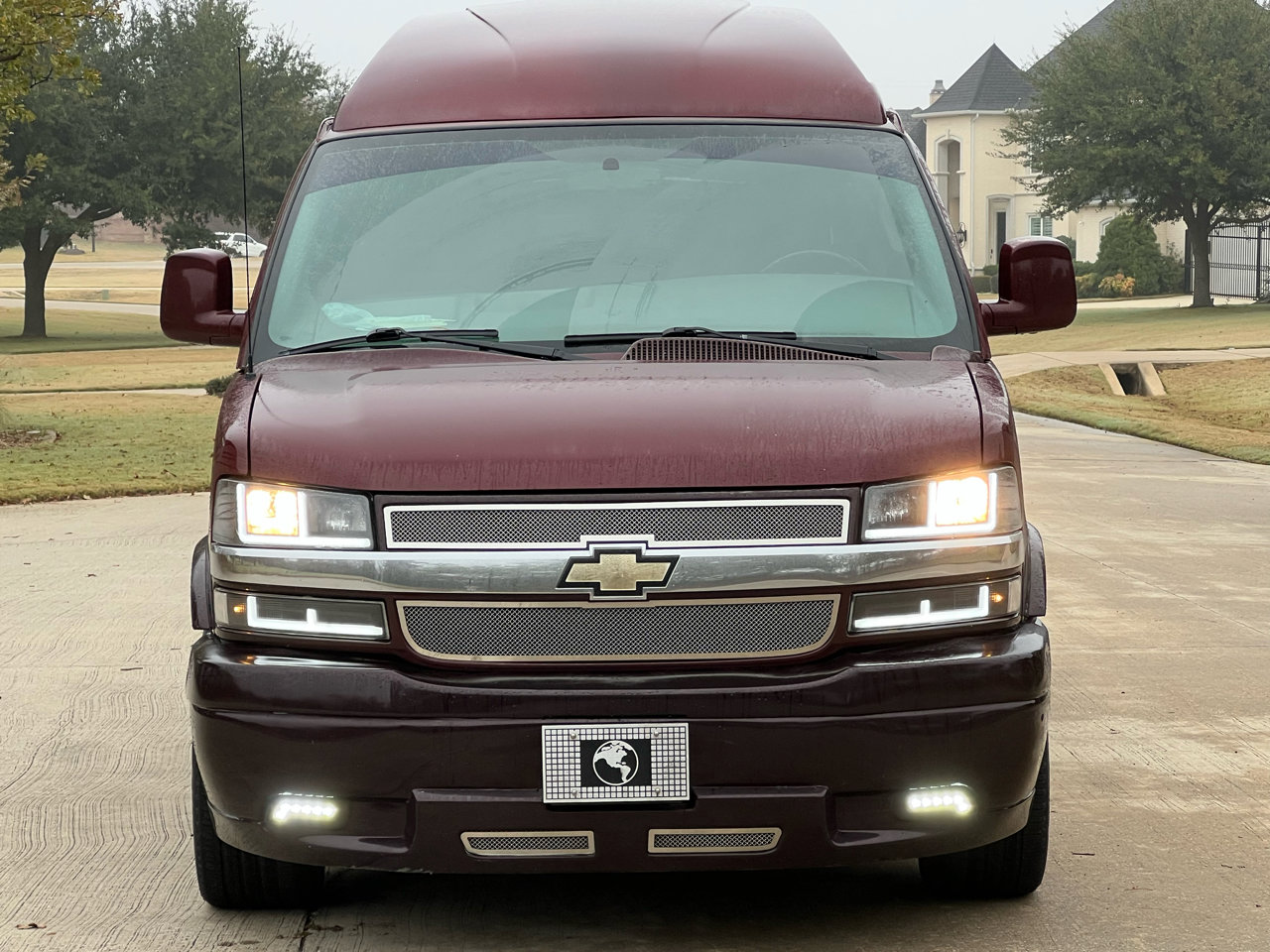 Used 2017 Chevrolet Express 2500 image 2