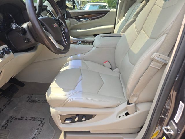 Used 2017 Cadillac Escalade Premium Luxury AWD/4WD image 17