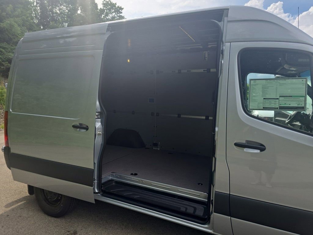 New 2025 Mercedes-Benz Sprinter 2500 image 23