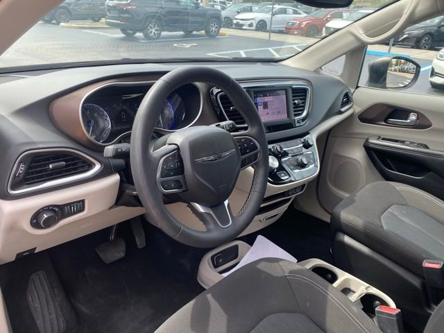 Used 2023 Chrysler Voyager LX FWD image 14