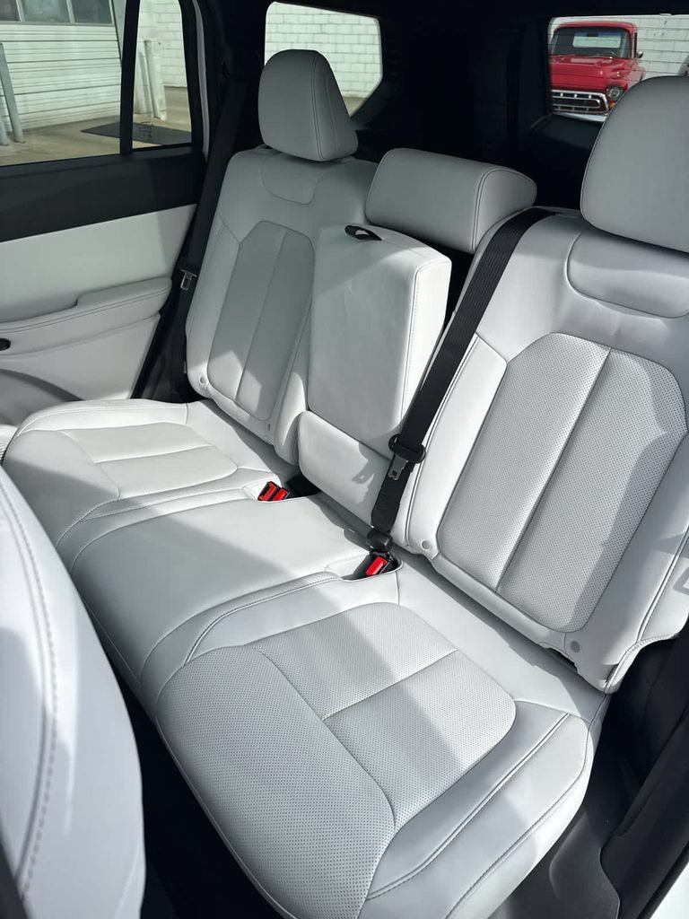 New 2026 Jeep Cherokee Limited AWD/4WD image 15